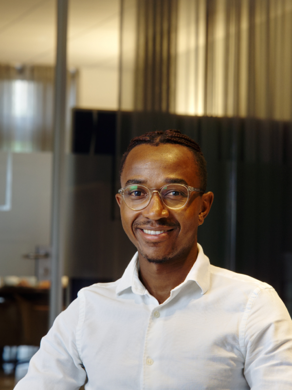 Red Gradient Profile Photo Instagram Post (1000 x 977 px)-2