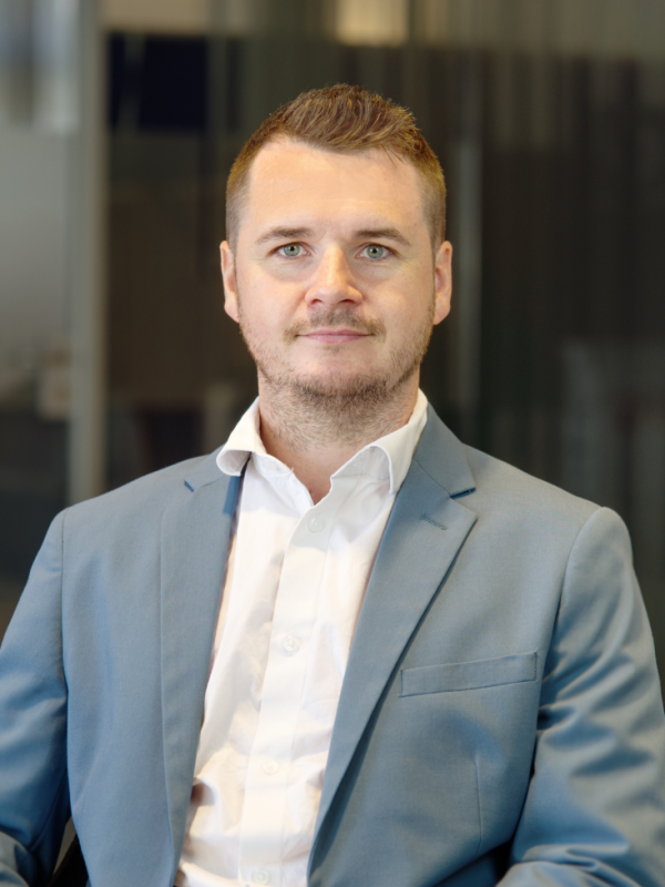 Red Gradient Profile Photo Instagram Post (1000 x 977 px)-4