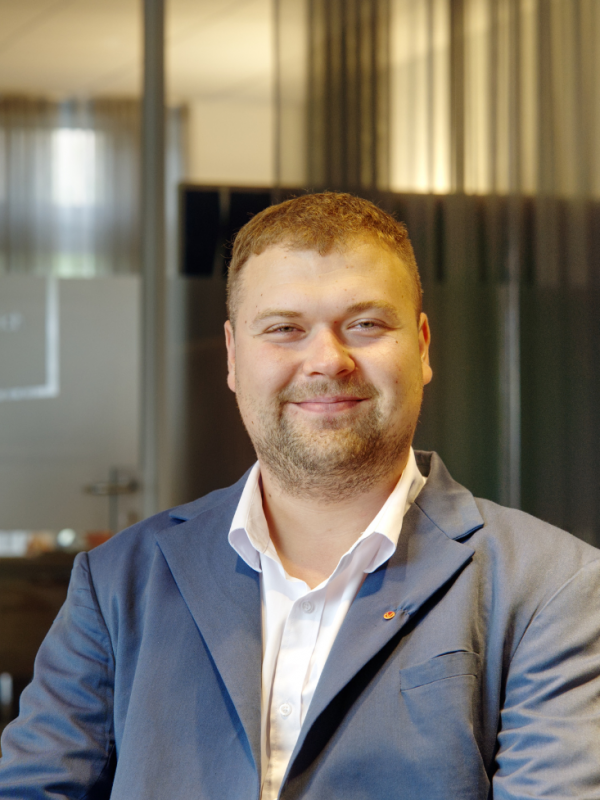 Red Gradient Profile Photo Instagram Post (1000 x 977 px)